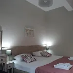 Apartment Trousas *